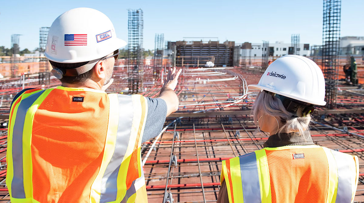 Đặt nền móng cho công trình nhà xưởng thép Đông Á